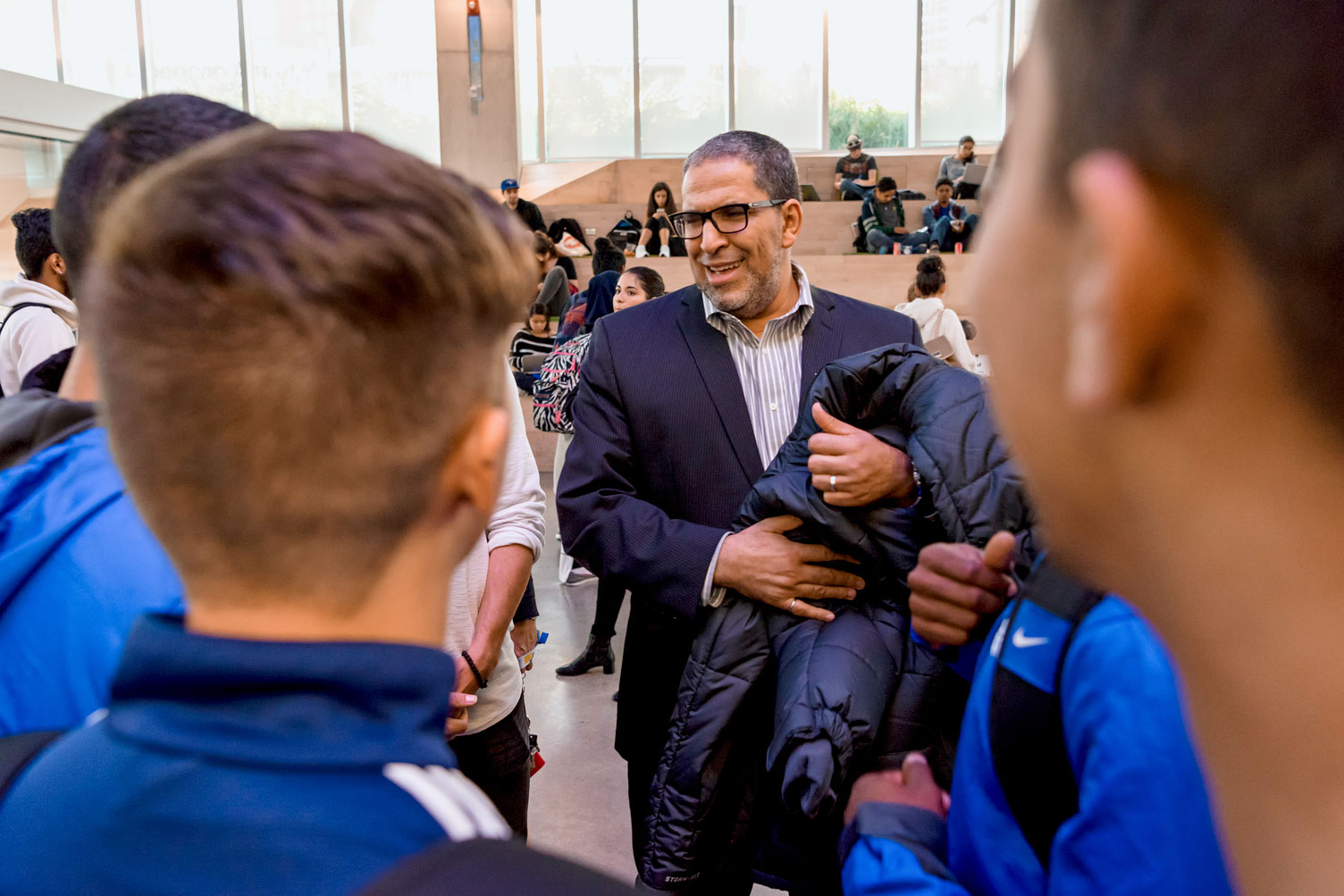 Mohamed Lachemi talking to students in the SLC.